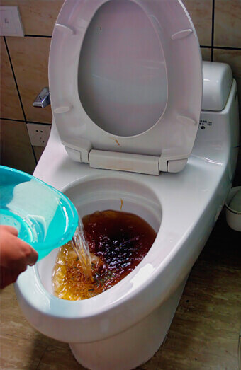 https://coogeeblockeddrains.com.au/uploads/2025/07/blocked-toilet-93159.jpg