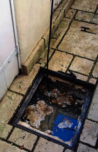 https://coogeeblockeddrains.com.au/uploads/2025/07/hero-blocked-sewers-14060.jpg